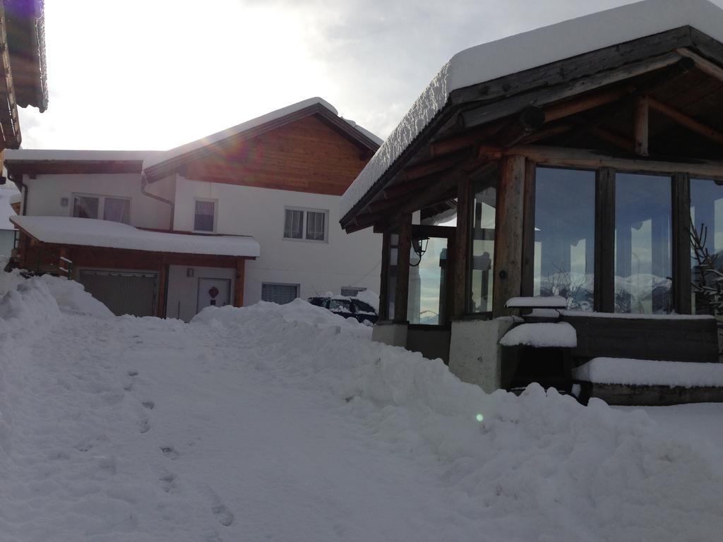 Panoramahof Holly Hotell Obervellach Rum bild