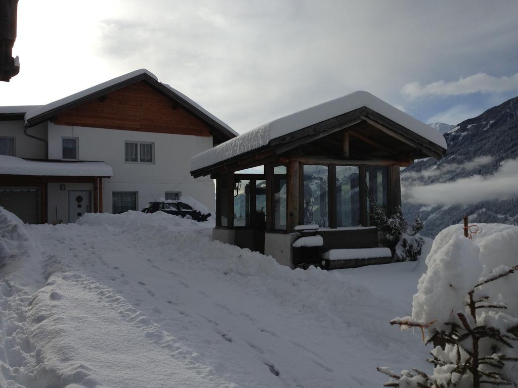 Panoramahof Holly Hotell Obervellach Rum bild