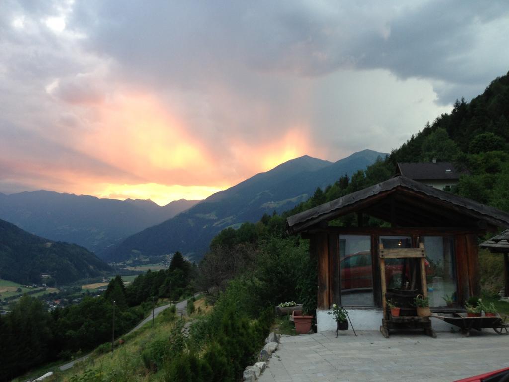 Panoramahof Holly Hotell Obervellach Rum bild