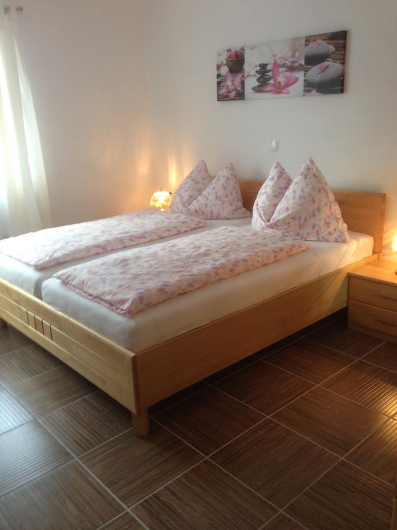 Panoramahof Holly Hotell Obervellach Rum bild