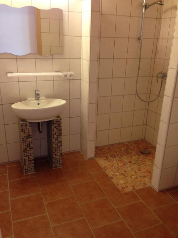 Panoramahof Holly Hotell Obervellach Rum bild