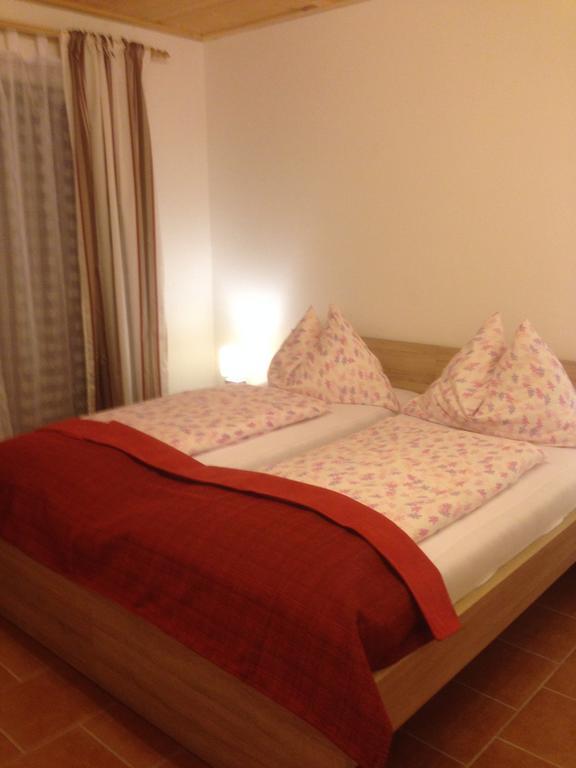 Panoramahof Holly Hotell Obervellach Rum bild